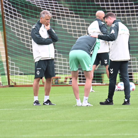 Die Wade: Ducksch muss erstes Training abbrechen
