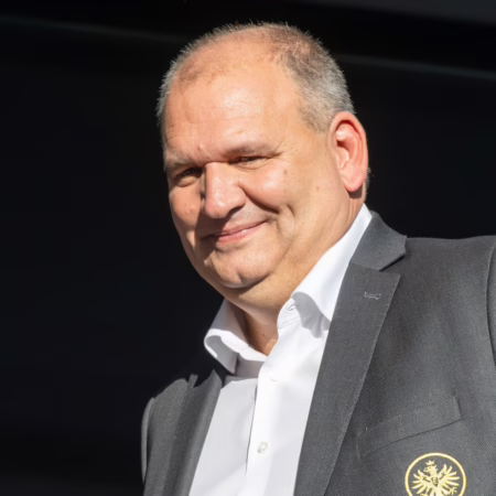 Präsident von Eintracht Frankfurt am Herzen operiert