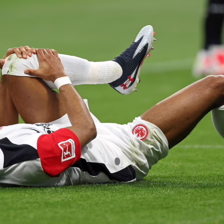 Nach früher Auswechslung: Glück im Unglück für Frankfurts Knauff