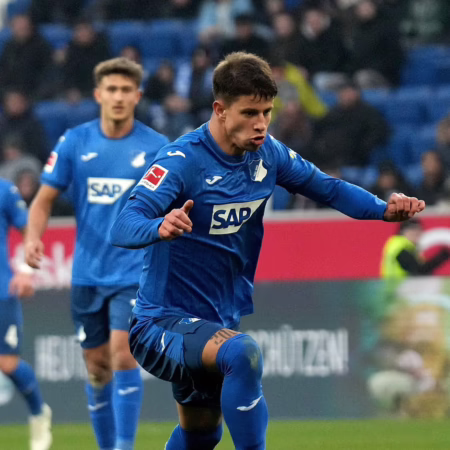 Hlozek wagt die ersten Versuche