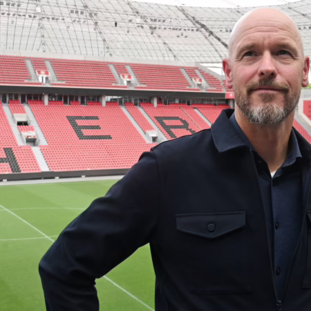 „Guten Abend allerseits!“ Ten Hag startet bei Bayer und betont das Sieger-Gen
