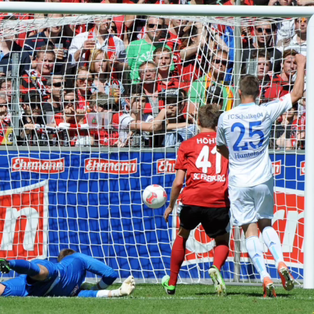 Als Schusters Eigentor Freiburgs CL-Duell mit Schalke entschied