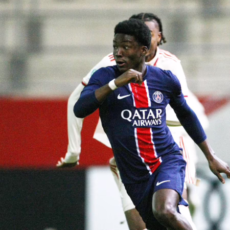 Bayer hat den Zuschlag von PSG-Talent Tape