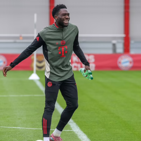 Ein Meilenstein: Davies kehrt ins Bayern-Mannschaftstraining zurück